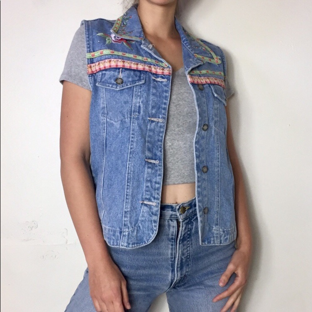 VTG 90s floral embroidered jean vest